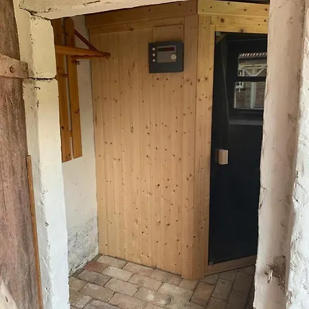 Historisches Fuer 8 Personen Mit Luxus Und Auf 2 Etagen Ideal Fuer Familien Und Hunde 2500m2 Eingezaeunt An Der Ostsee 펜션 Niepars