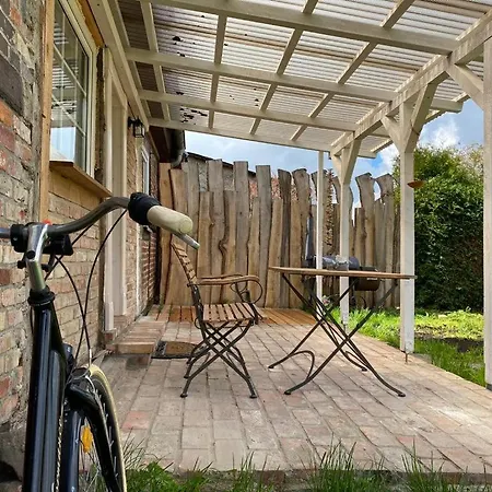 펜션 Historisches Fuer 8 Personen Mit Luxus Und Auf 2 Etagen Ideal Fuer Familien Und Hunde 2500m2 Eingezaeunt An Der Ostsee Niepars