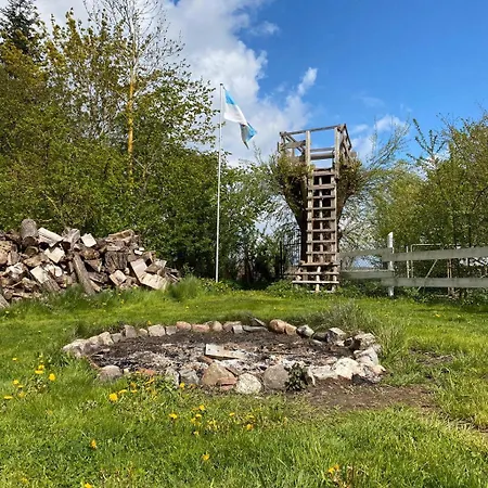 Historisches Fuer 8 Personen Mit Luxus Und Auf 2 Etagen Ideal Fuer Familien Und Hunde 2500m2 Eingezaeunt An Der Ostsee 펜션 Niepars