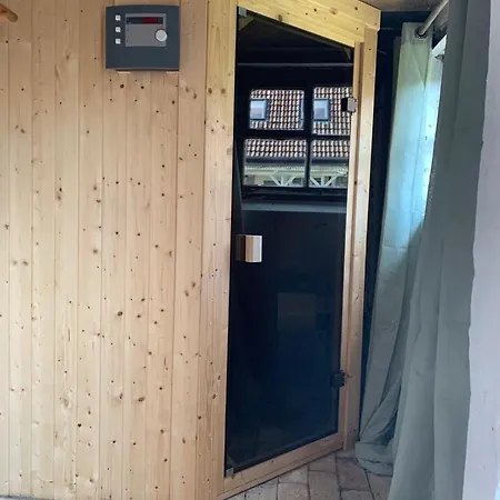 Historisches Fuer 8 Personen Mit Luxus Und Auf 2 Etagen Ideal Fuer Familien Und Hunde 2500m2 Eingezaeunt An Der Ostsee