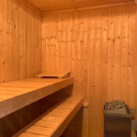 Historisches Fuer 8 Personen Mit Luxus Und Auf 2 Etagen Ideal Fuer Familien Und Hunde 2500m2 Eingezaeunt An Der Ostsee 펜션 Niepars