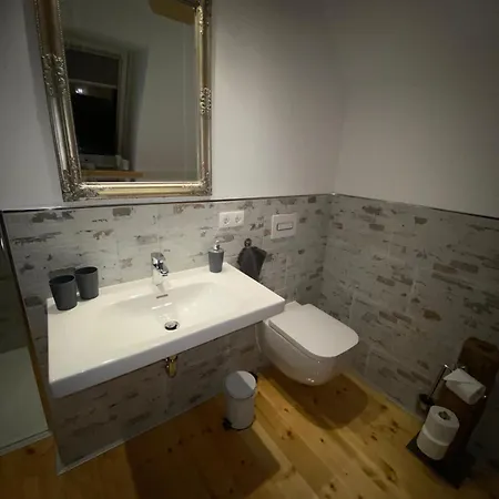 Historisches Fuer 8 Personen Mit Luxus Und Auf 2 Etagen Ideal Fuer Familien Und Hunde 2500m2 Eingezaeunt An Der Ostsee * Niepars