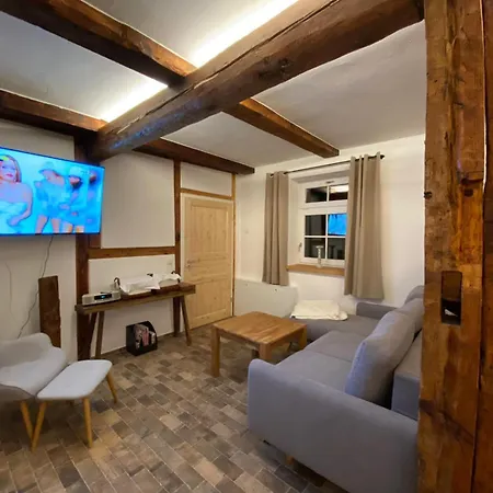 Historisches Fuer 8 Personen Mit Luxus Und Auf 2 Etagen Ideal Fuer Familien Und Hunde 2500m2 Eingezaeunt An Der Ostsee 펜션 Niepars