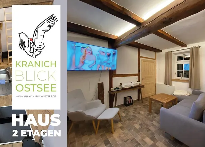 Historisches Fuer 8 Personen Mit Luxus Und Auf 2 Etagen Ideal Fuer Familien Und Hunde 2500m2 Eingezaeunt An Der Ostsee * Niepars