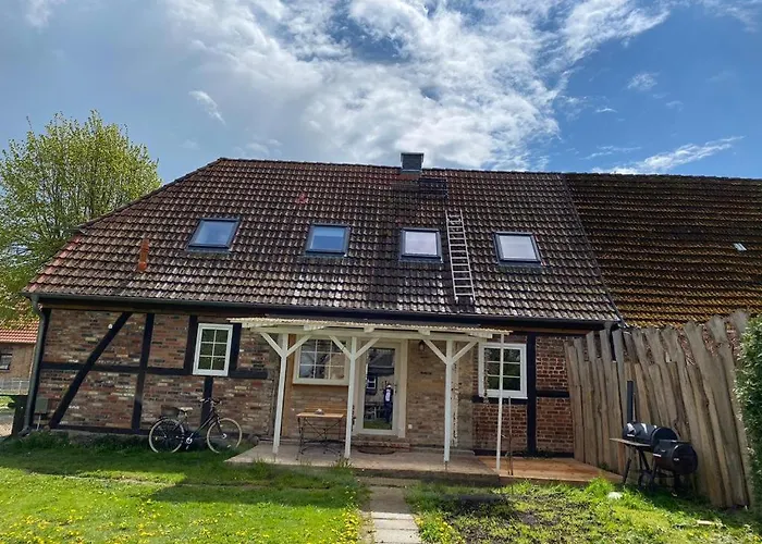 Historisches Fuer 8 Personen Mit Luxus Und Auf 2 Etagen Ideal Fuer Familien Und Hunde 2500m2 Eingezaeunt An Der Ostsee *