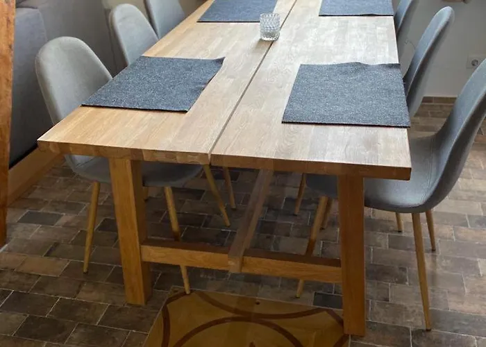 Historisches Fuer 8 Personen Mit Luxus Und Auf 2 Etagen Ideal Fuer Familien Und Hunde 2500m2 Eingezaeunt An Der Ostsee Semesterbostad Niepars