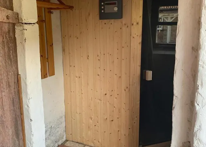 Historisches Fuer 8 Personen Mit Luxus Und Auf 2 Etagen Ideal Fuer Familien Und Hunde 2500m2 Eingezaeunt An Der Ostsee Semesterbostad Niepars