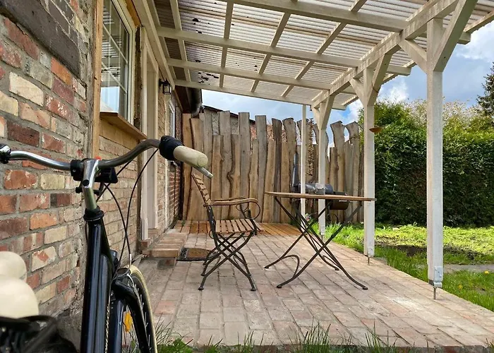 Semesterbostad Historisches Fuer 8 Personen Mit Luxus Und Auf 2 Etagen Ideal Fuer Familien Und Hunde 2500m2 Eingezaeunt An Der Ostsee Niepars