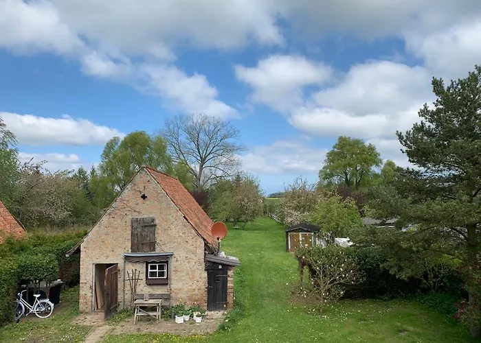 Historisches Fuer 8 Personen Mit Luxus Und Auf 2 Etagen Ideal Fuer Familien Und Hunde 2500m2 Eingezaeunt An Der Ostsee Semesterbostad *