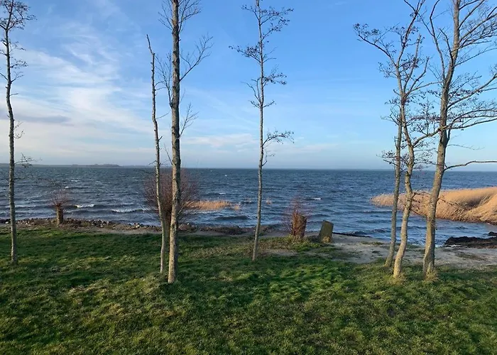 Semesterbostad Historisches Fuer 8 Personen Mit Luxus Und Auf 2 Etagen Ideal Fuer Familien Und Hunde 2500m2 Eingezaeunt An Der Ostsee Niepars