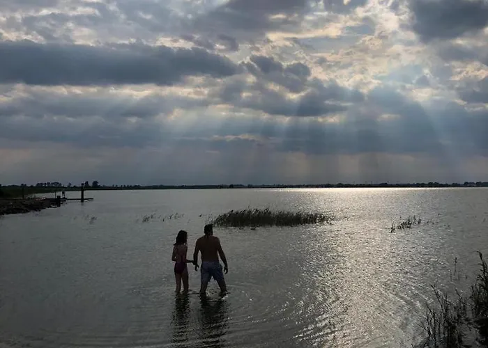 Historisches Fuer 8 Personen Mit Luxus Und Auf 2 Etagen Ideal Fuer Familien Und Hunde 2500m2 Eingezaeunt An Der Ostsee Semesterbostad