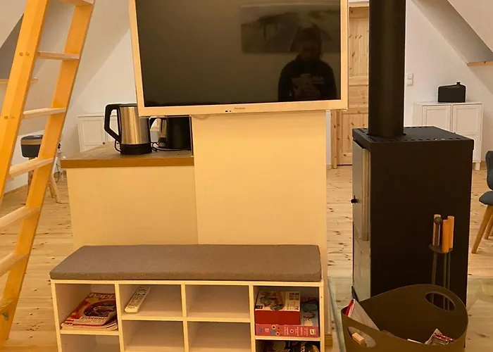 Historisches Fuer 8 Personen Mit Luxus Und Auf 2 Etagen Ideal Fuer Familien Und Hunde 2500m2 Eingezaeunt An Der Ostsee Niepars